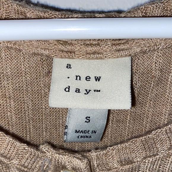 Basic Tee - Picture 2 of 2